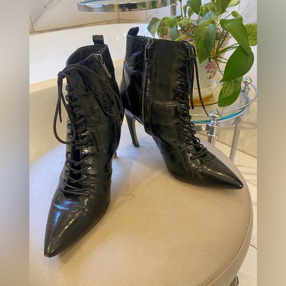 Sam Edelman Frania black patent lace up bootie size 9